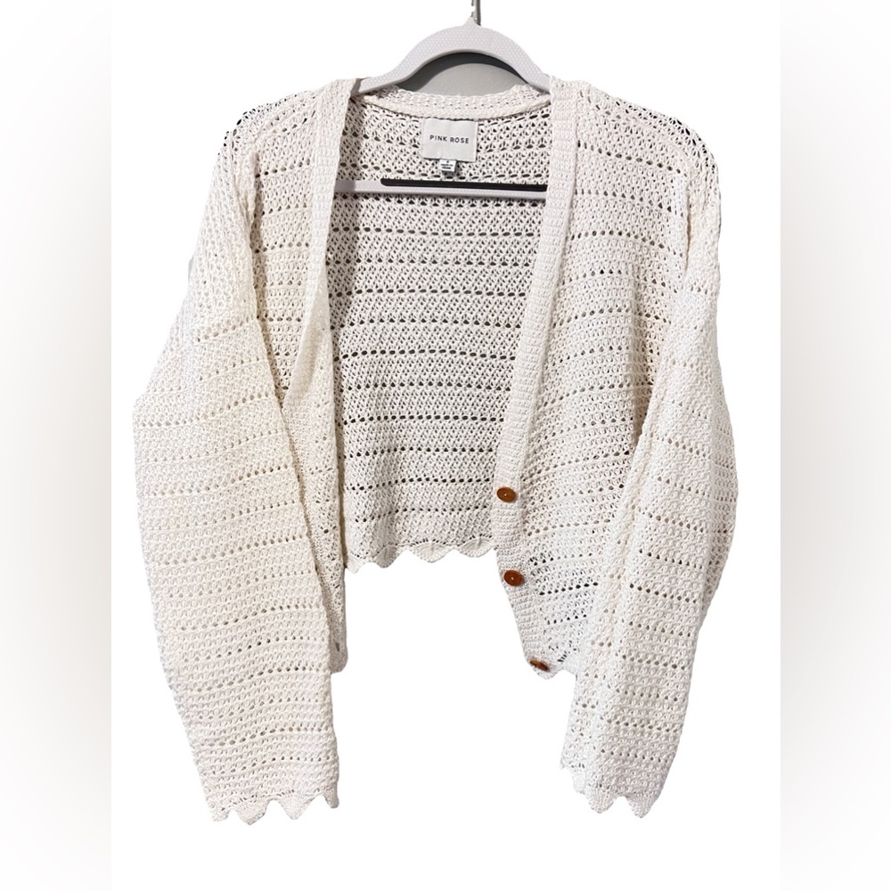 White knitted cropped sweater